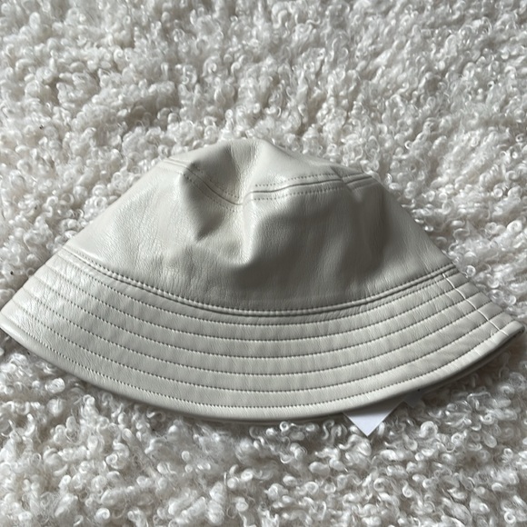 Bundle 2 Listings for $20😀Babaton Bucket Hat NWT - Picture 6 of 8